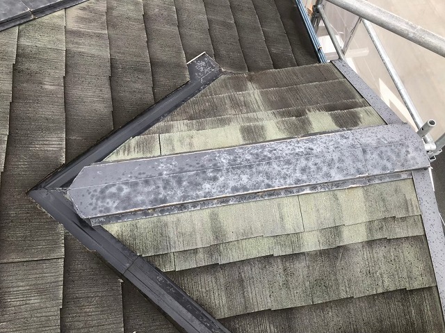 寄棟のスレート屋根