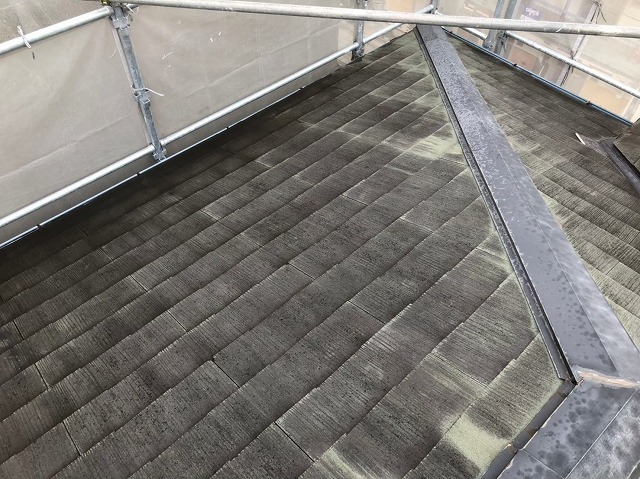 寄棟のスレート屋根