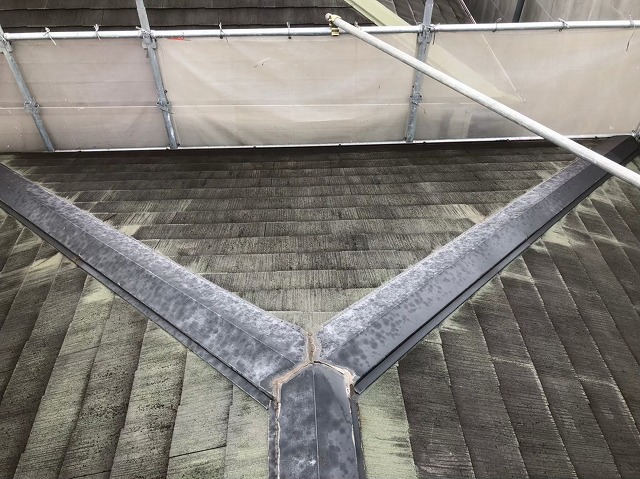 カバー工法で棟板金撤去