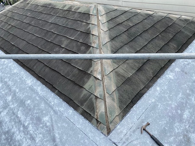 カバー工法で棟板金撤去