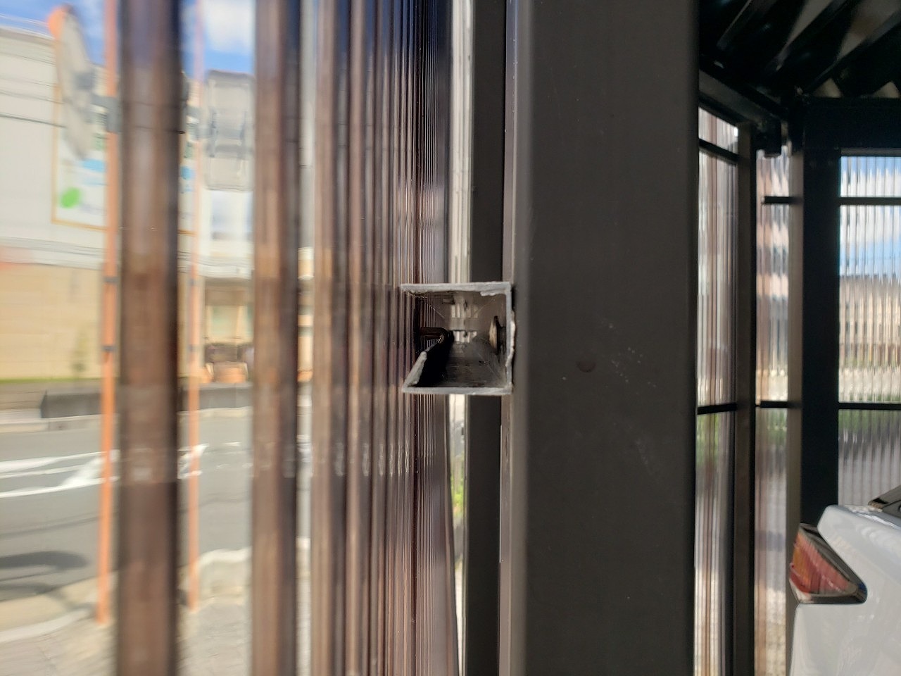 奈良市の波板外壁の車庫、内部から現調