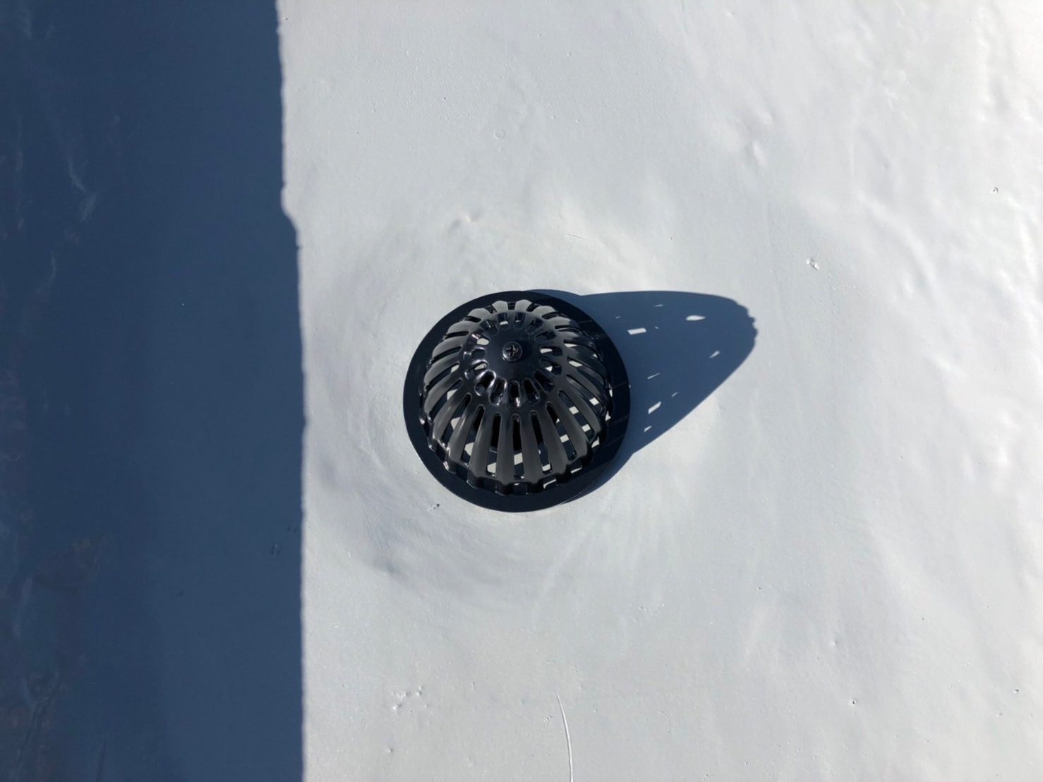 生駒市の陸屋根防水工事、ドレンにフードドレン設置