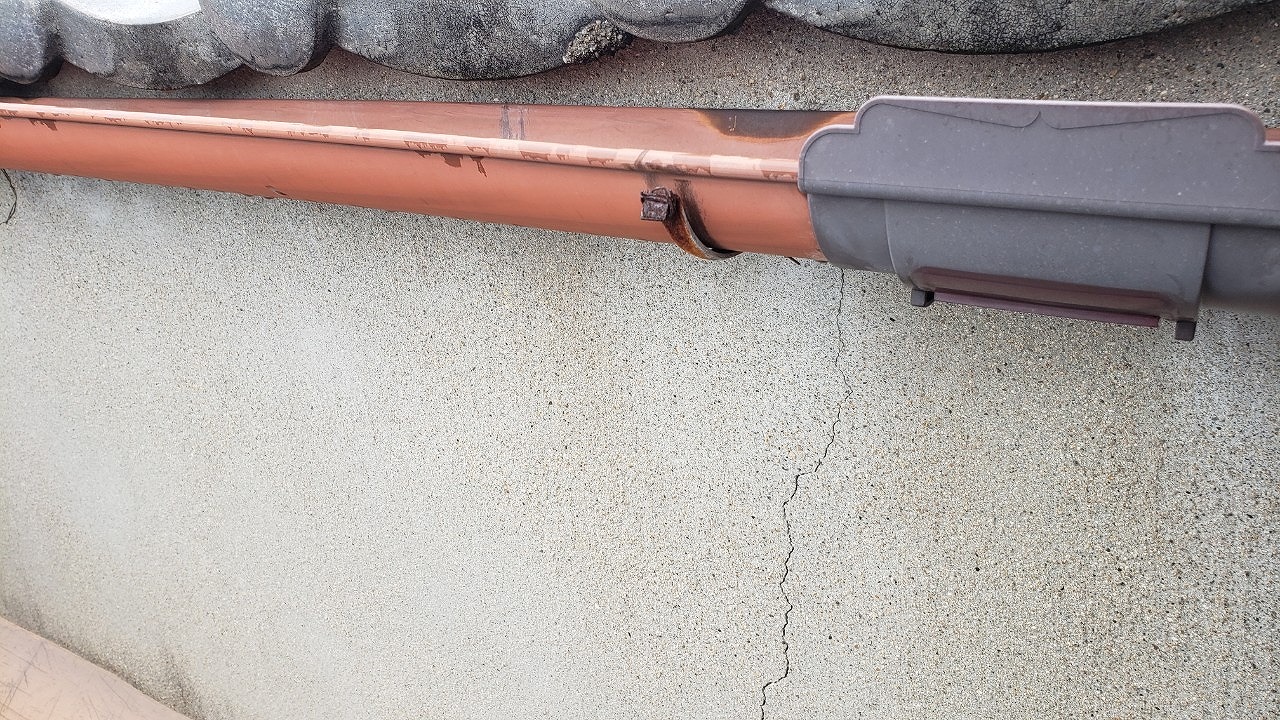 大阪市の大きな雨音のする屋根