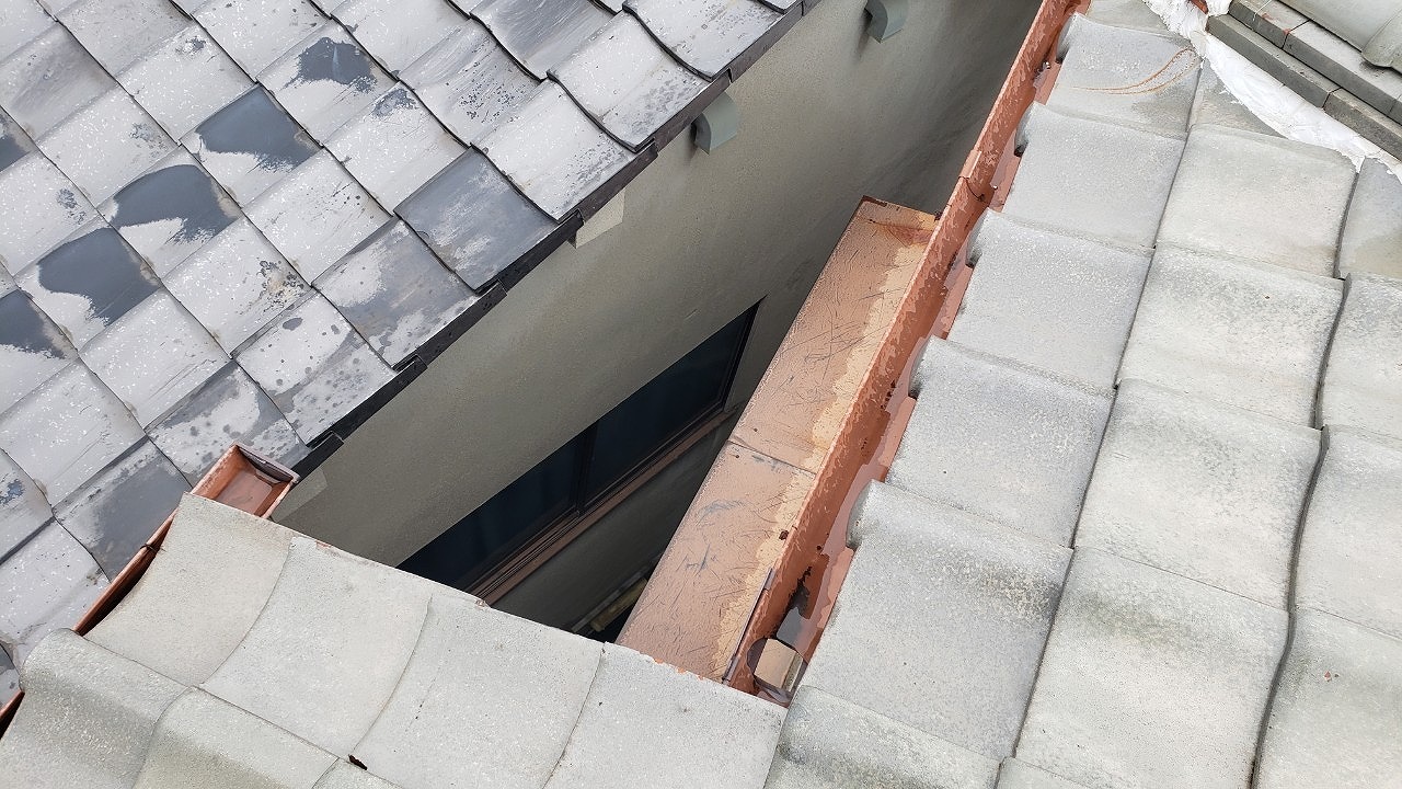 大阪市の大きな雨音のする屋根