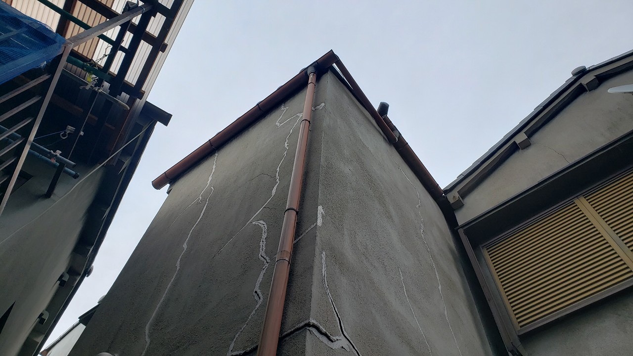 大阪市の大きな雨音がする屋根の現調