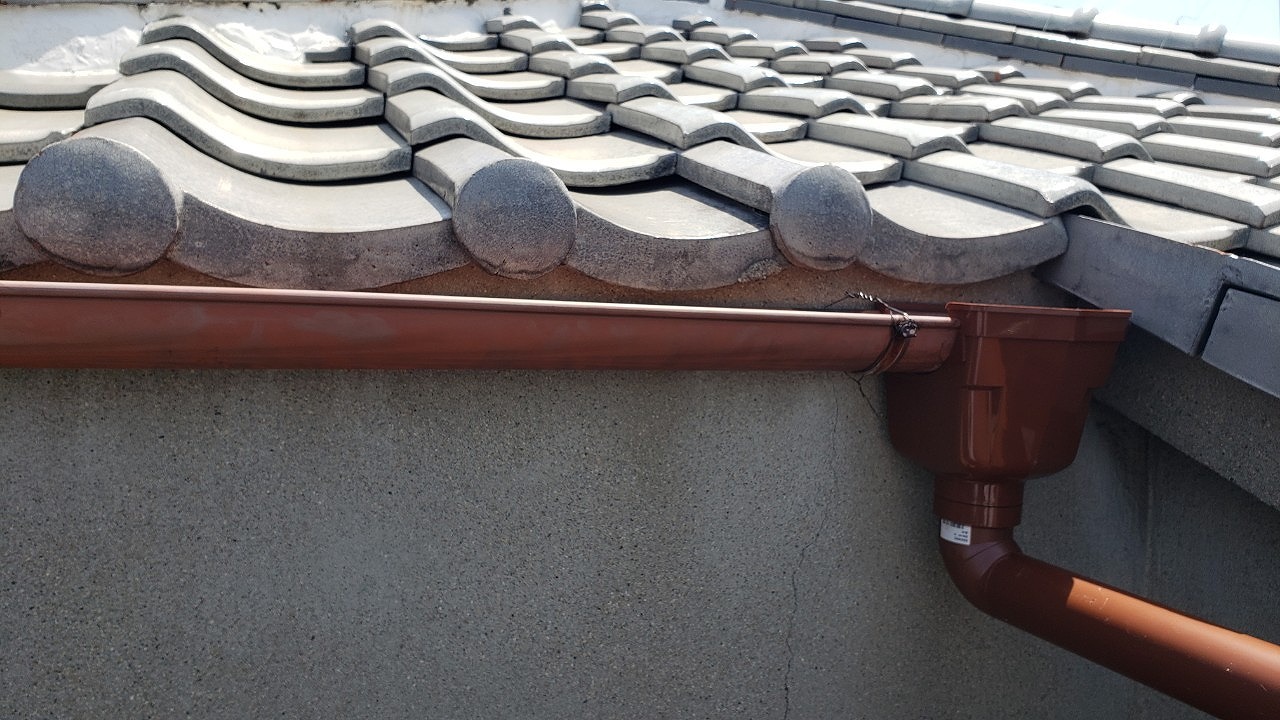 大阪市の雨樋補修工事、渡し設置