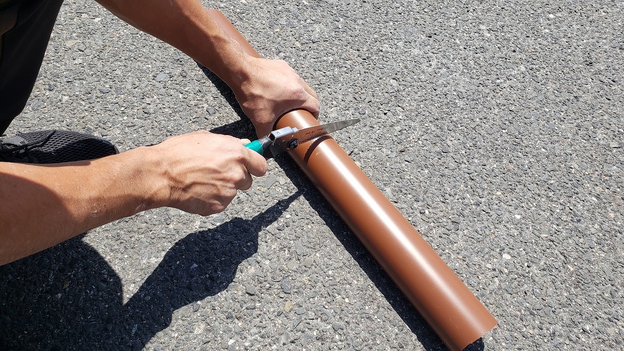 大阪市の雨樋補修工事、雨樋を加工