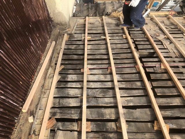 野地板のメンテナンス不陸調整