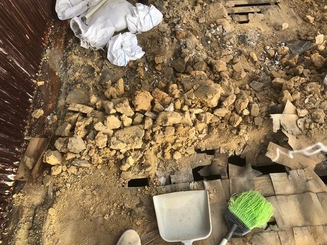 解体作業の長屋リフォーム