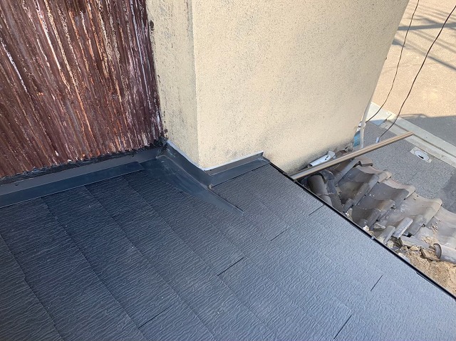 黒いカラーベストで葺き替え