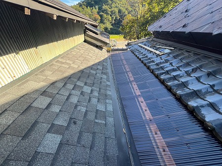 下屋根葺替、ポリカ波板交換完了