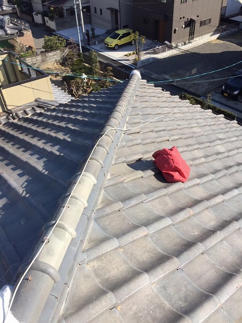 川西町の瓦屋根の棟瓦取り直し工事完成