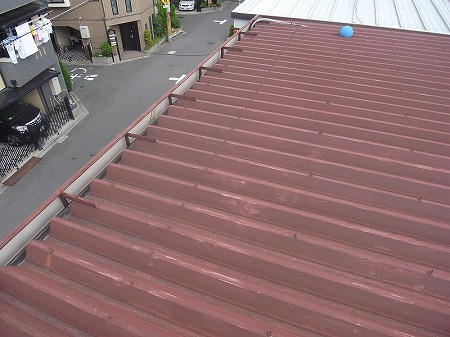 色あせした折板屋根