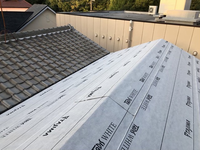 奈良市の屋根下地にルーフィング（防水紙）設置
