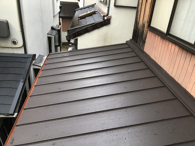 工事後の立平葺き屋根