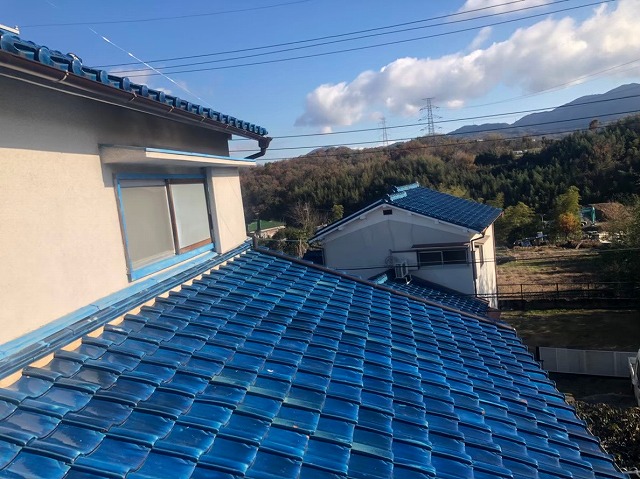平群町で雨樋の交換作業完成