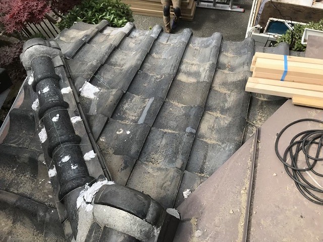 工事前の漆喰が劣化している粘土瓦屋根