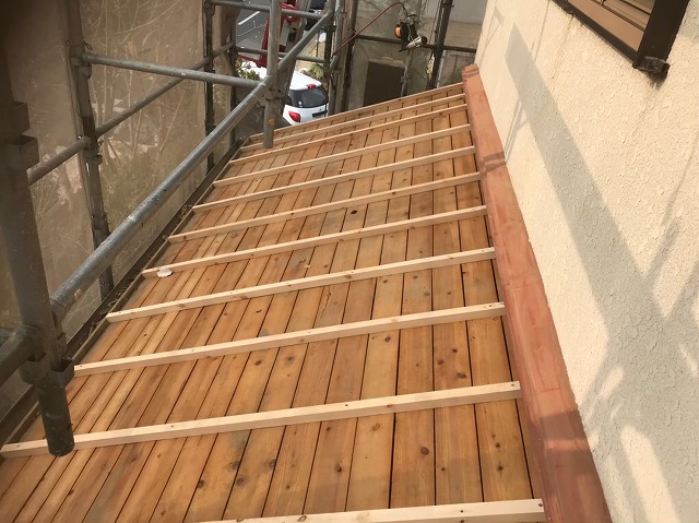 野地板を垂木で補強