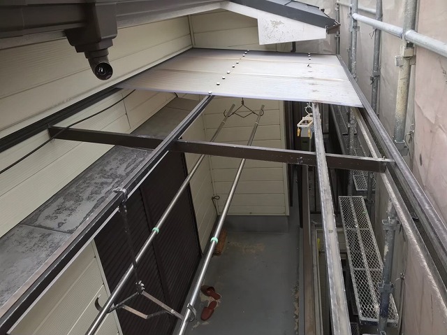 橿原市　ベランダ波板　施工前