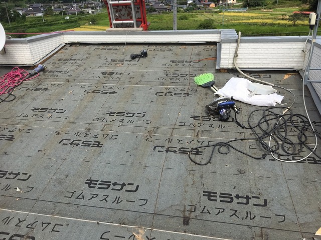 香芝市のトタン屋根の古い防水紙