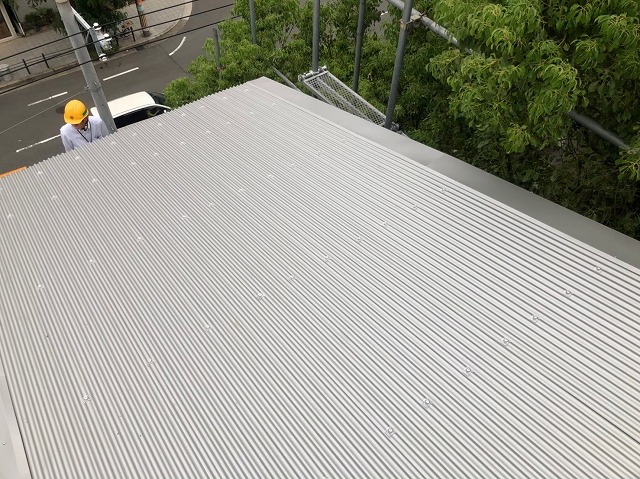 ガルバリウム波板へ葺き替え完了