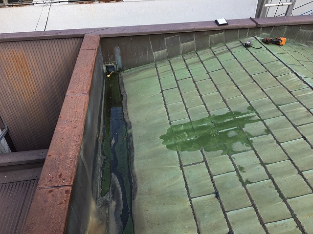 工事前の波板トタン屋根