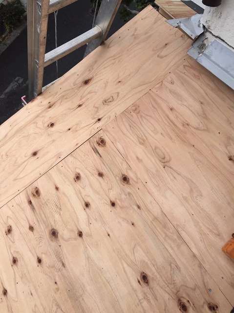 野地板の増し張りでメンテナンス