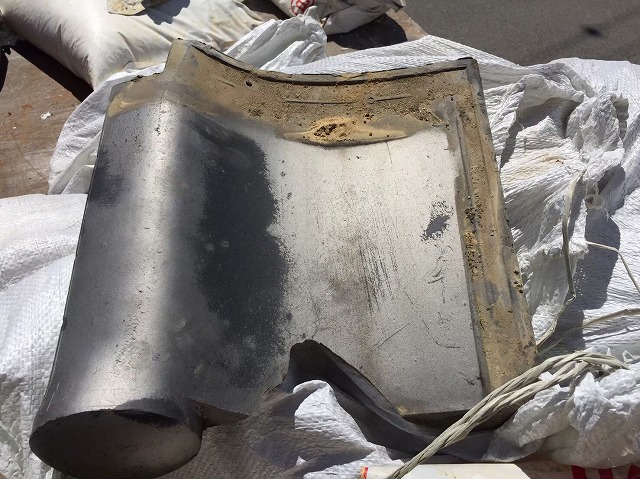 御所市の瓦屋根の割れた瓦の交換