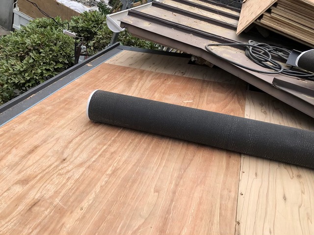 防水紙の設置準備