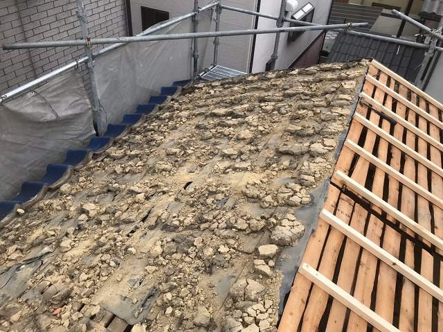 土葺きの撤去で見えてきた野地板