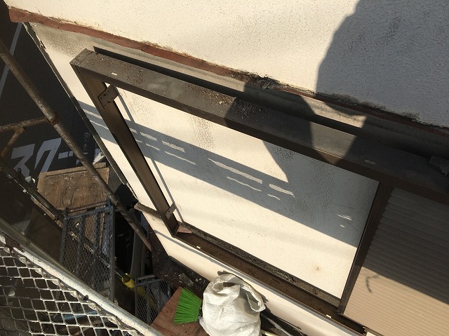 奈良市　店舗の外壁　モルタル壁