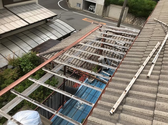 桜井市　ベランダ波板　横垂木撤去