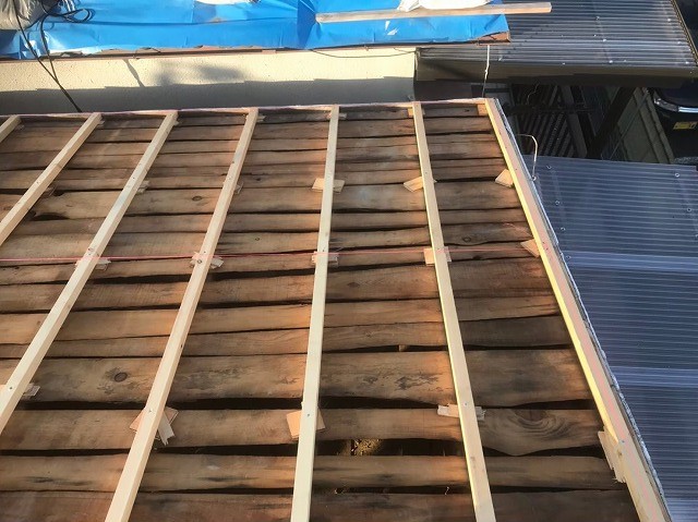 香芝市で補強垂木を設置