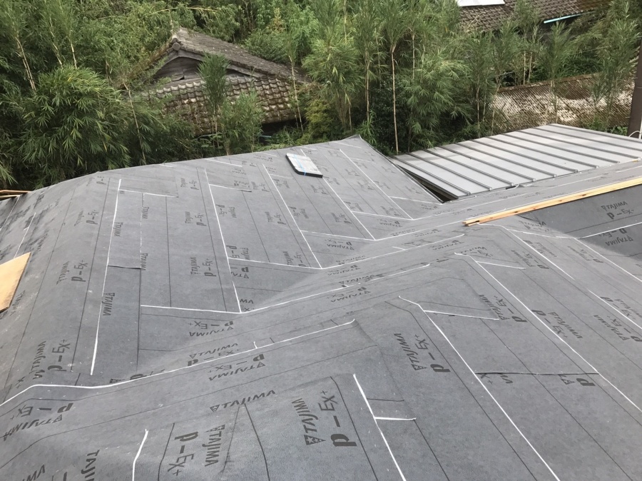 防水紙（ルーフィング）貼り