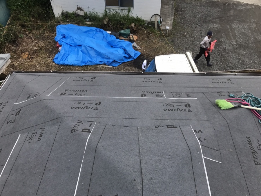 防水紙（ルーフィング）貼り