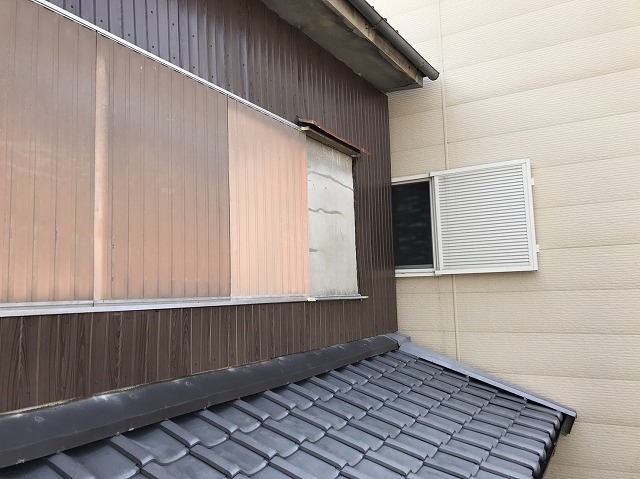 大和郡山市の外壁補修工事でリブ板設置