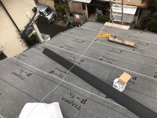 グレーの改質アスファルトルーフィング