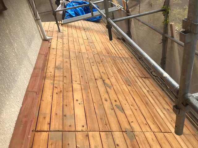 葺き土の撤去で見えてきた野地板の劣化