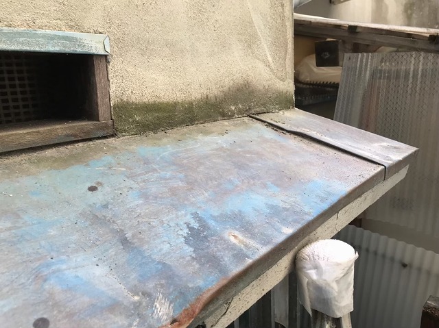 河合町の庇板金の錆び