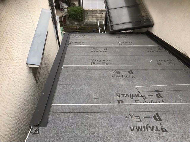 グレーの改質アスファルトルーフィング