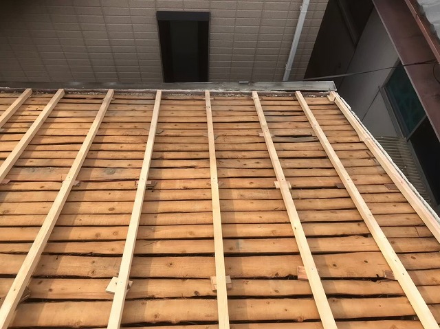 不陸調整後の野地板