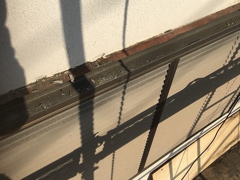 奈良市　店舗の外壁　モルタル壁