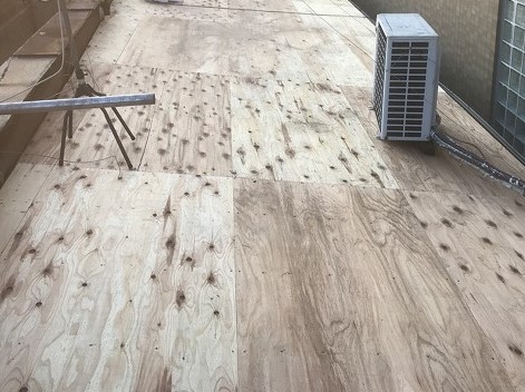 奈良市　店舗の屋根　瓦棒葺きトタン屋根　野地板貼り