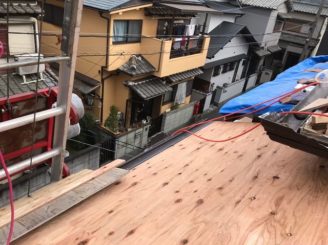 野地板の増し張り構造用合板使用