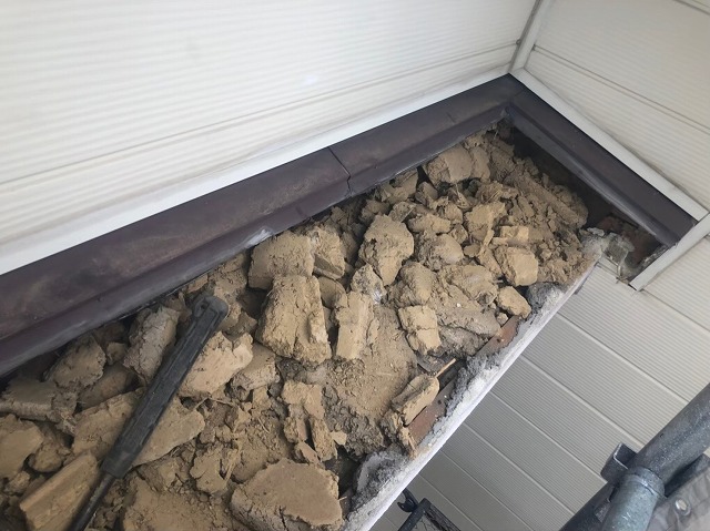 橿原市　　下屋根　瓦撤去