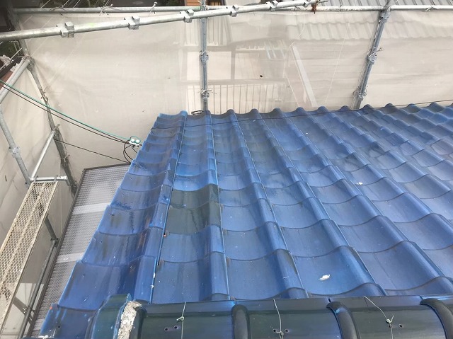 生駒市で三角屋根横から見た様子