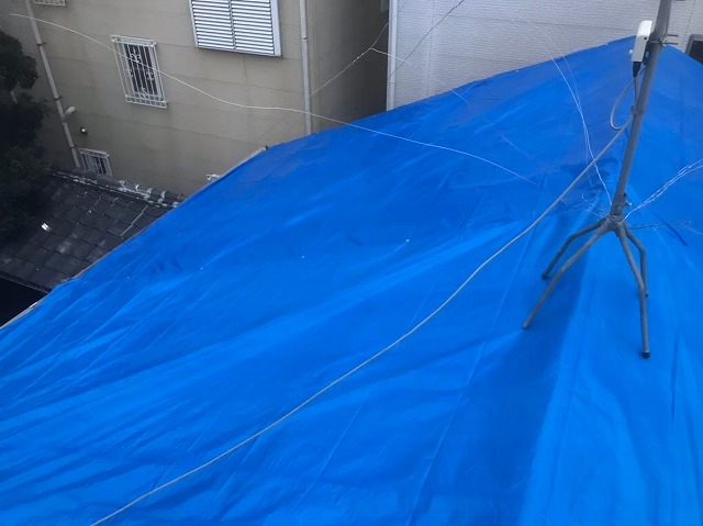 桜井市　防水シートの設置