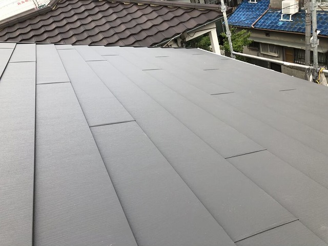 王寺町でスーパーガルテクト屋根が完成