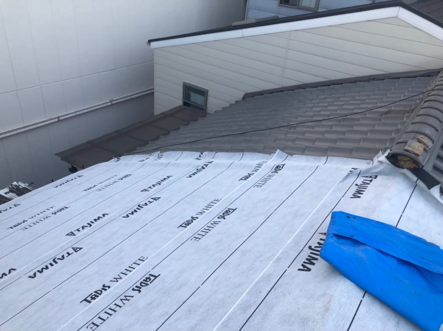 奈良市の切り妻屋根に下葺き材設置