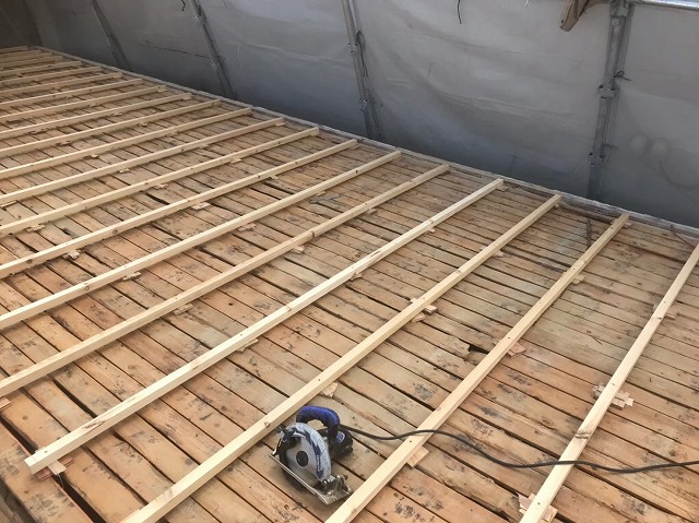 生駒市でもう片方の屋根面の高さ調整